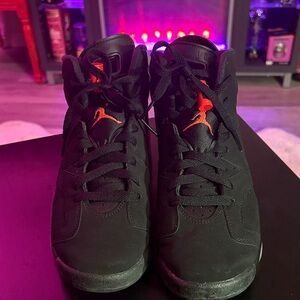 Nike Air Jordan’s Black/Neon Orange high top sneakers 🍊🖤